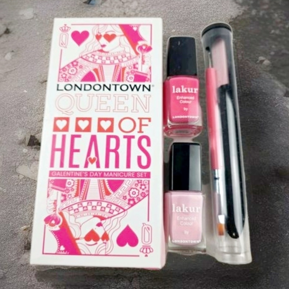 NEW-- Londontown Queen of Hearts Nail Manicure Set